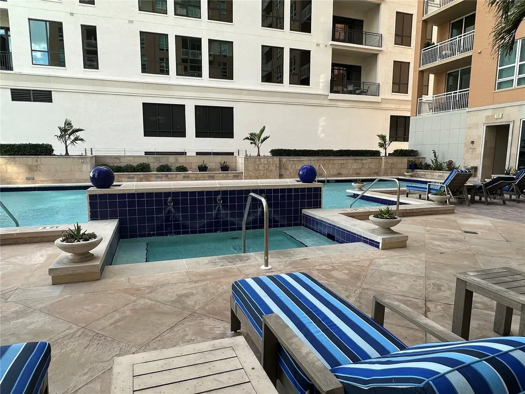 1350 Main Street Sarasota FL 34236