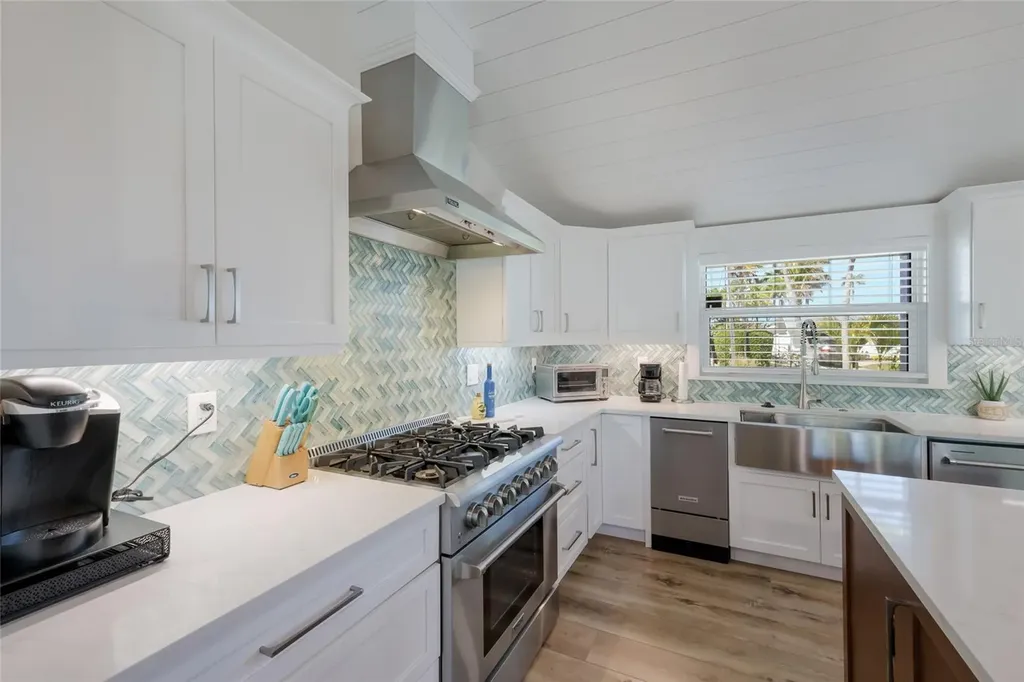 517 70th Street Holmes Beach FL 34217