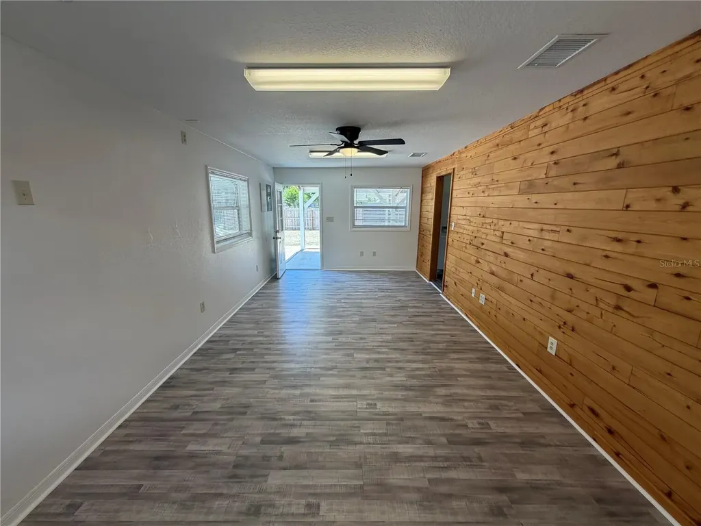 306 N Iona Avenue Fruitland Park FL 34731