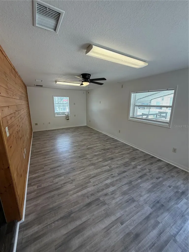 306 N Iona Avenue Fruitland Park FL 34731