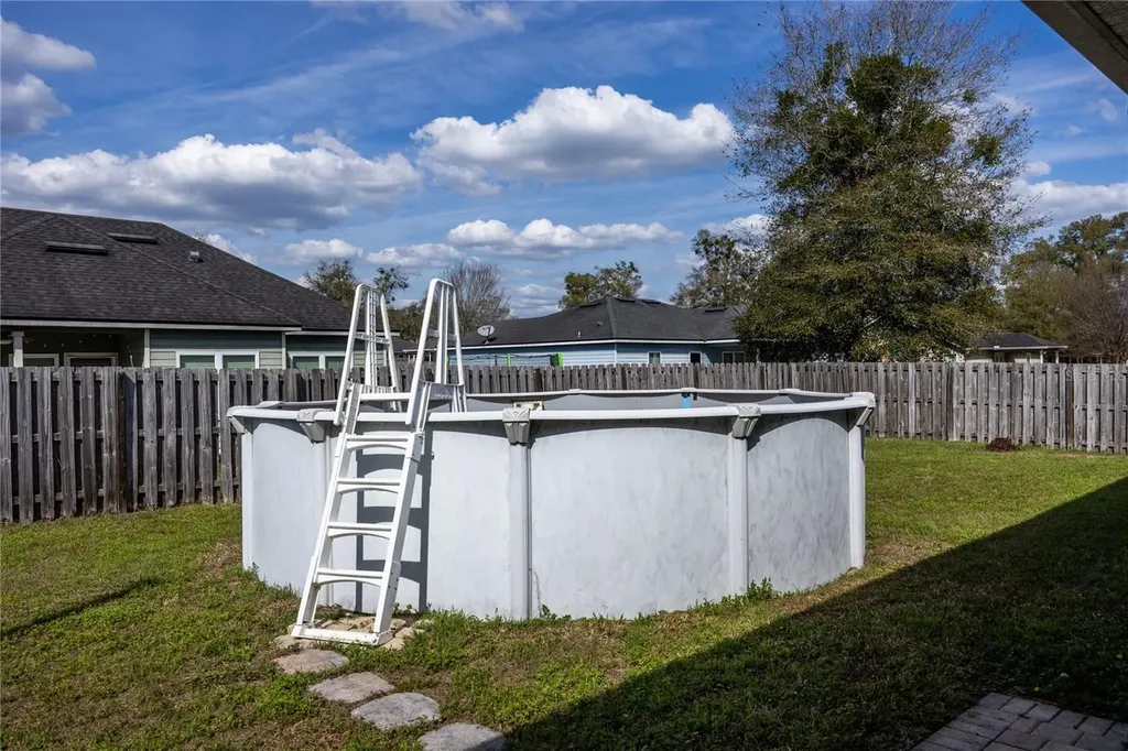 25558 NW 8th Road Newberry FL 32669