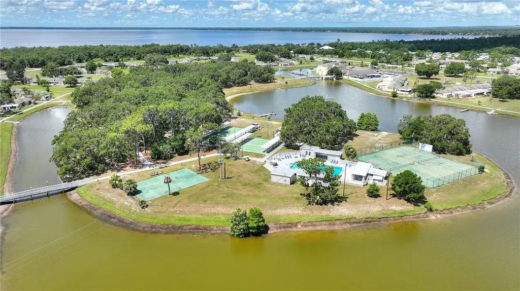 1919 Club Circle Lake Wales FL 33854