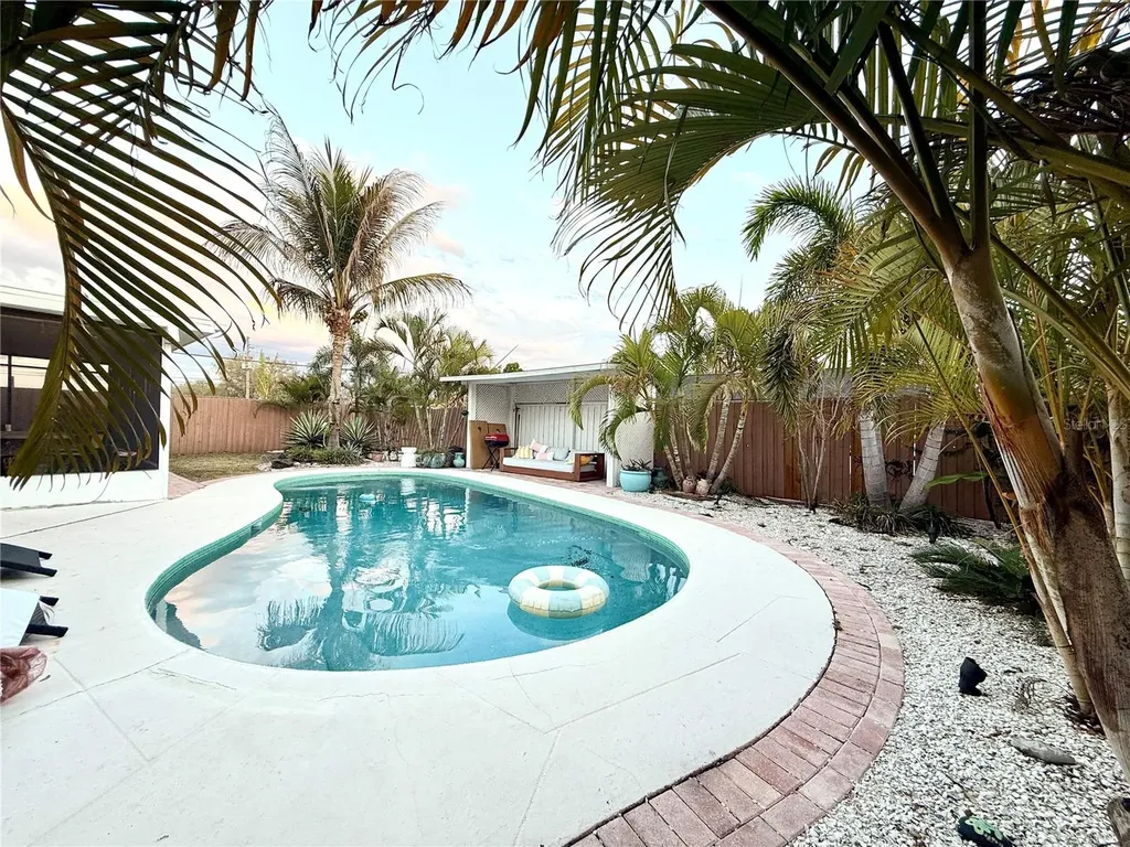7812 Powder Horn Circle Largo FL 33773