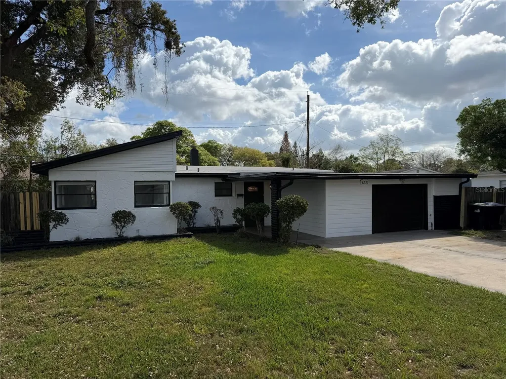 4235 Edgewater Drive Orlando FL 32804