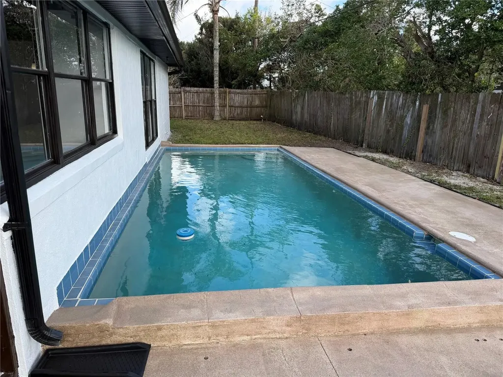 4235 Edgewater Drive Orlando FL 32804