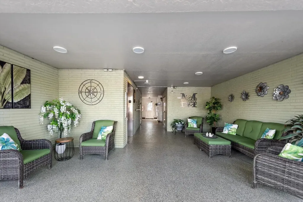 6080 80th Street N St Petersburg FL 33709