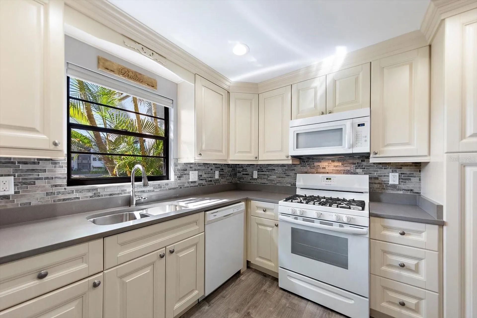 6080 80th Street N St Petersburg FL 33709