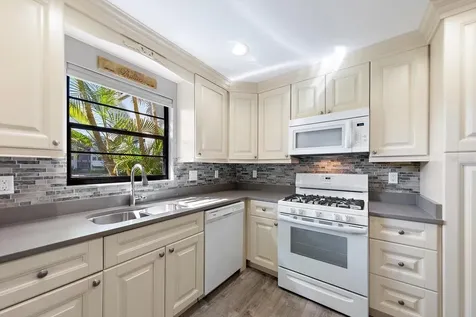 6080 80th Street N St Petersburg FL 33709
