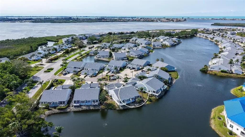 1005 Pelican Court Bradenton FL 34209