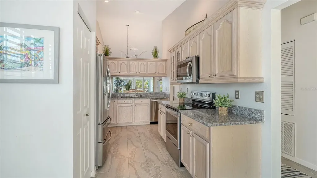 1005 Pelican Court Bradenton FL 34209
