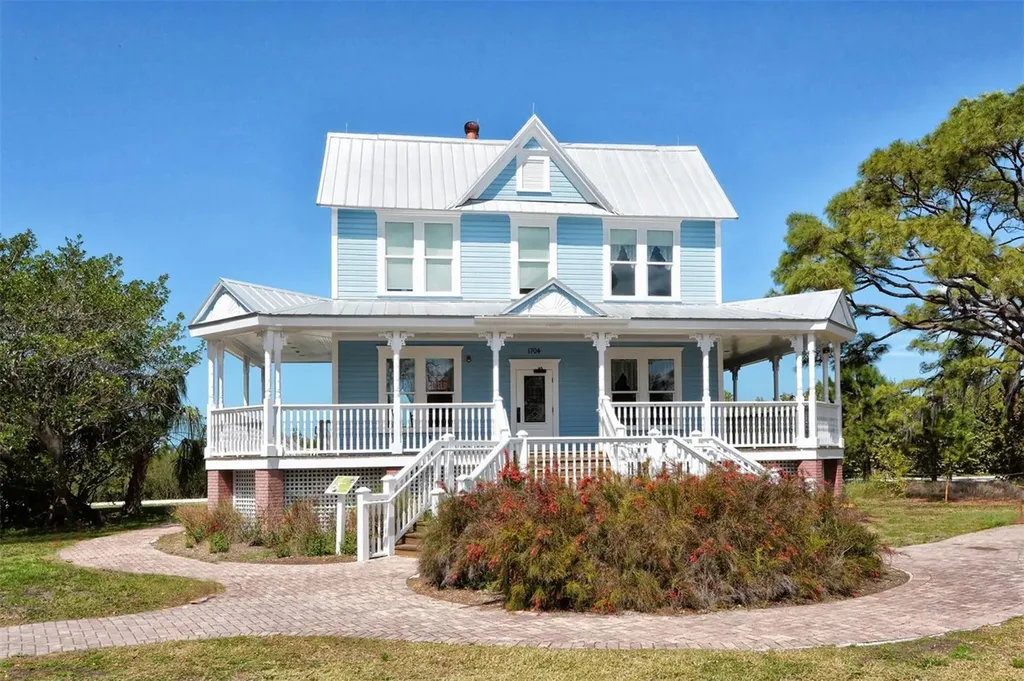 1005 Pelican Court Bradenton FL 34209