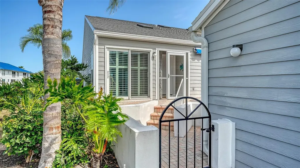 1005 Pelican Court Bradenton FL 34209