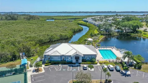 1005 Pelican Court Bradenton FL 34209