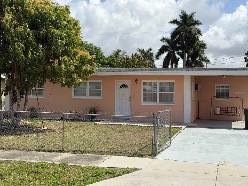 32 Roanoke Drive Fort Myers FL 33905