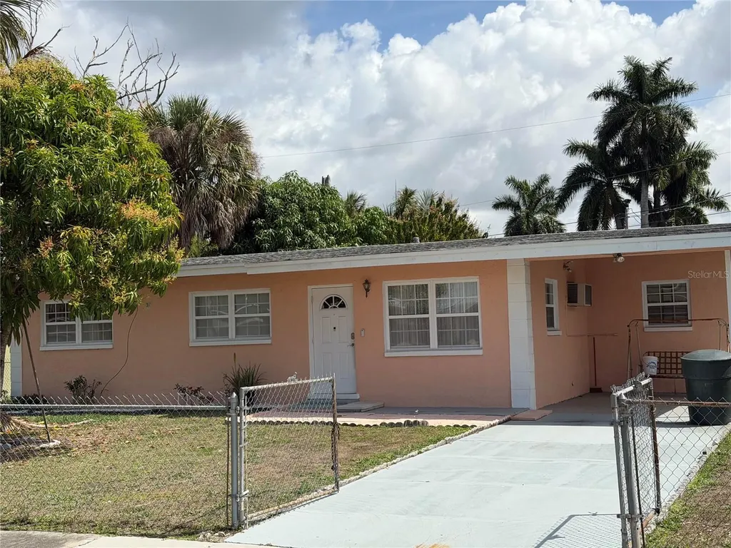 32 Roanoke Drive Fort Myers FL 33905