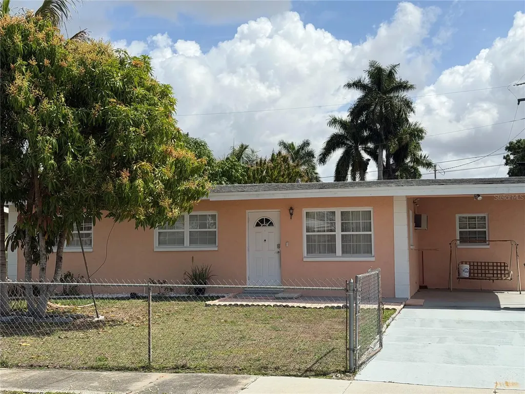 32 Roanoke Drive Fort Myers FL 33905