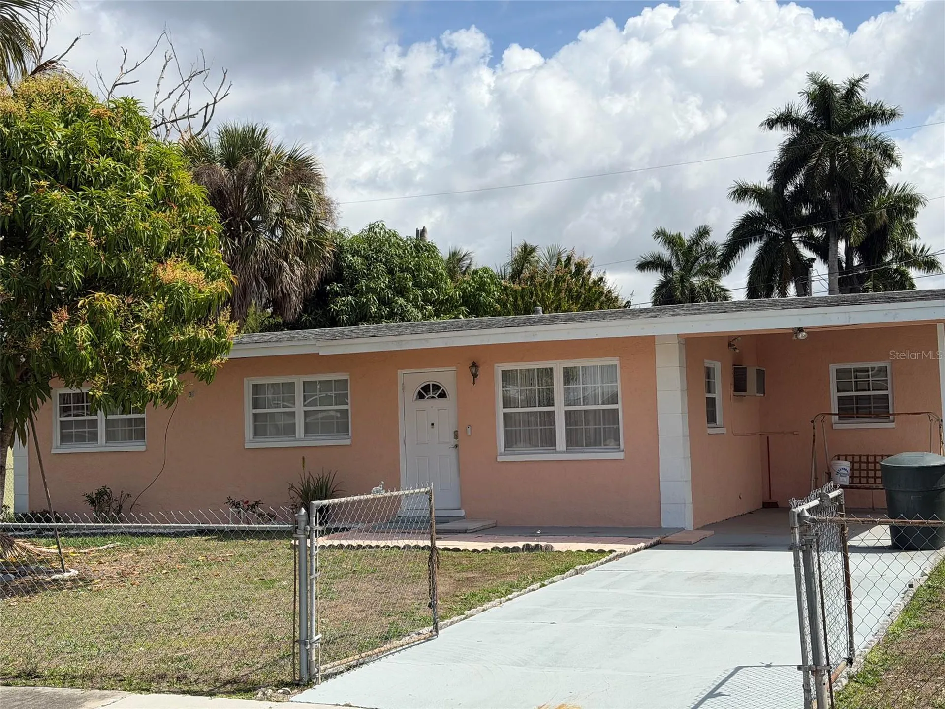 32 Roanoke Drive Fort Myers FL 33905