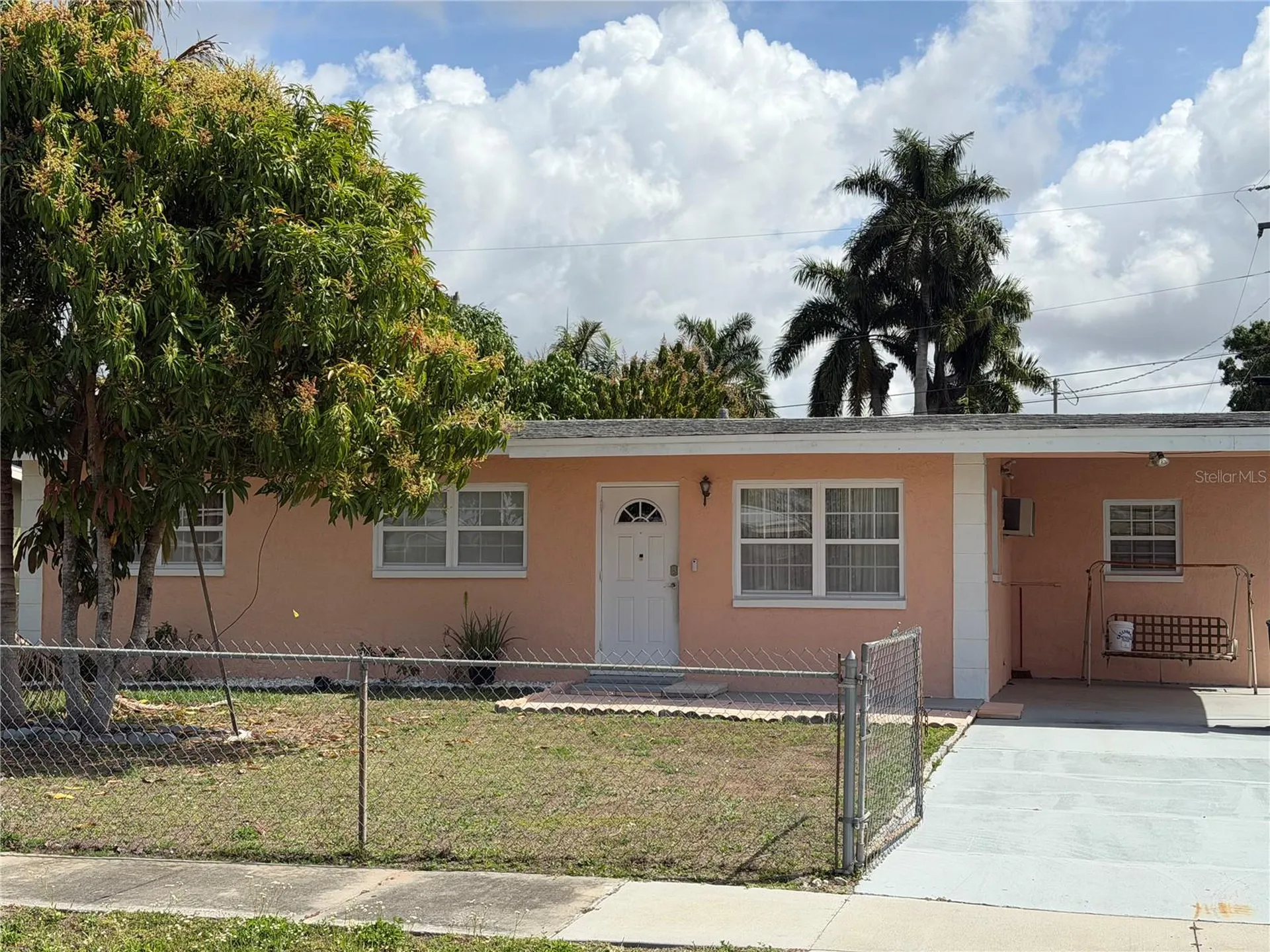 32 Roanoke Drive Fort Myers FL 33905