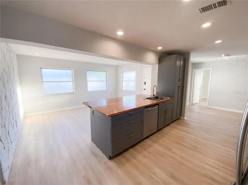 408 Ocean Court Clearwater FL 33756
