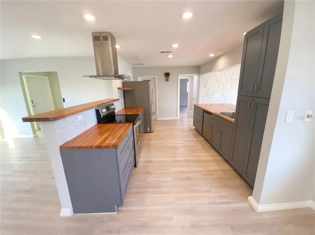 408 Ocean Court Clearwater FL 33756