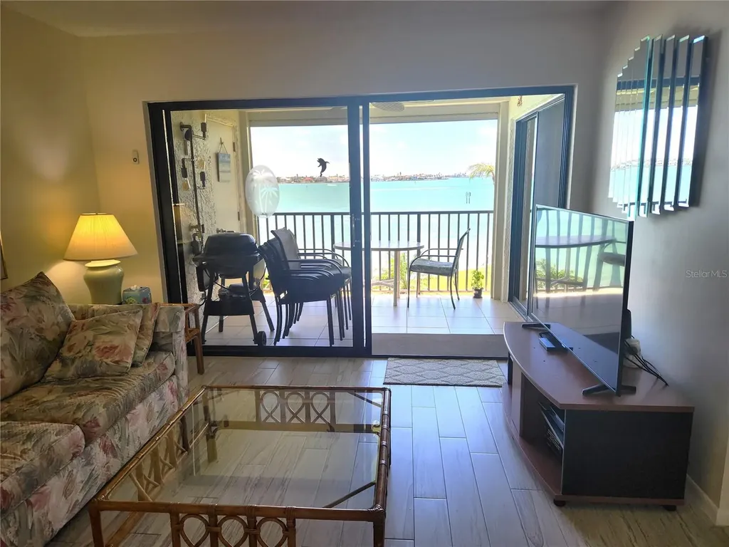 6287 Bahia Del Mar Circle St Petersburg FL 33715