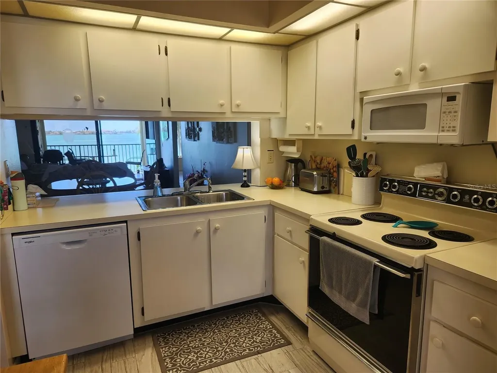 6287 Bahia Del Mar Circle St Petersburg FL 33715