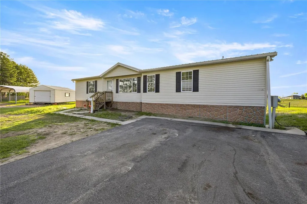 2061 NW 165th Court Road Dunnellon FL 34432