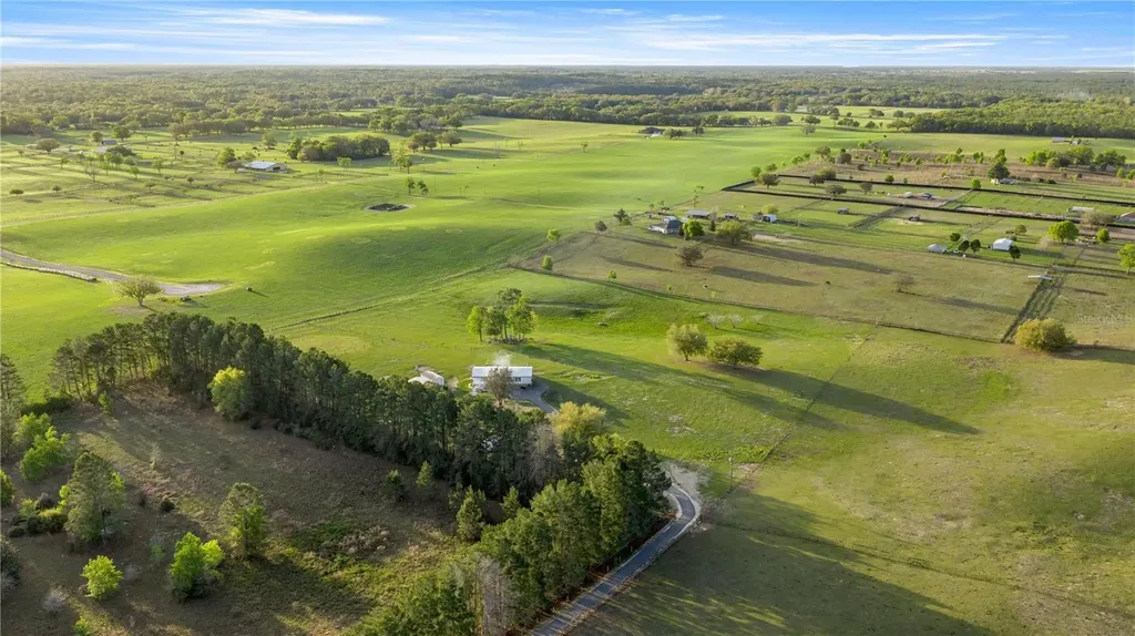 2061 NW 165th Court Road Dunnellon FL 34432