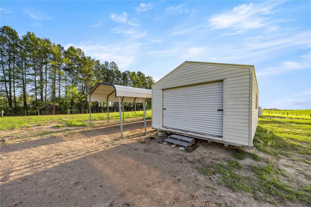 2061 NW 165th Court Road Dunnellon FL 34432
