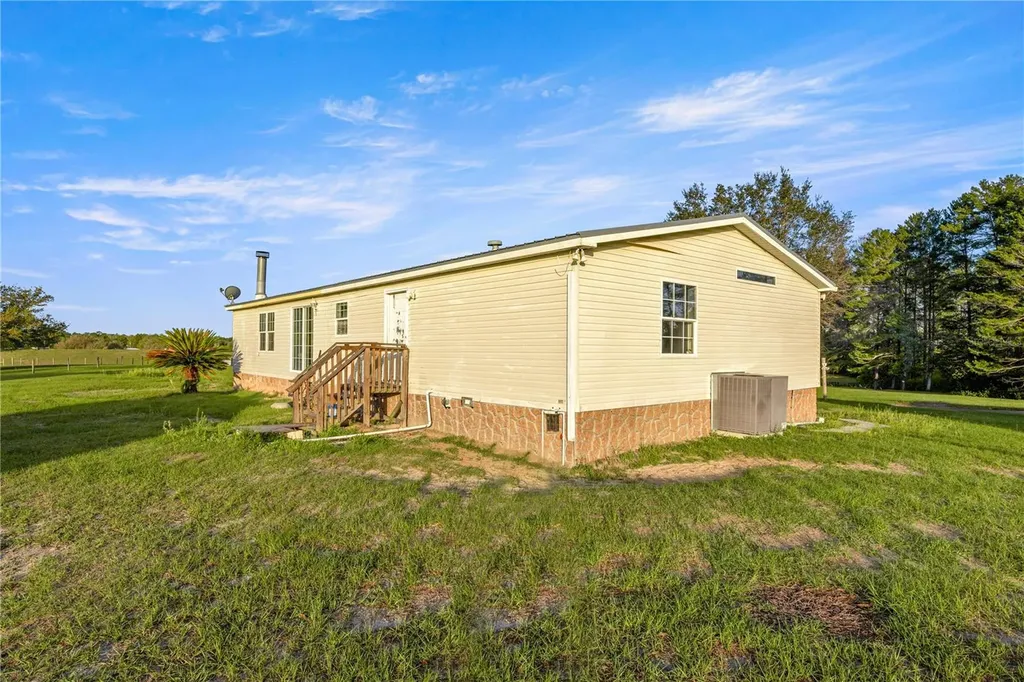 2061 NW 165th Court Road Dunnellon FL 34432