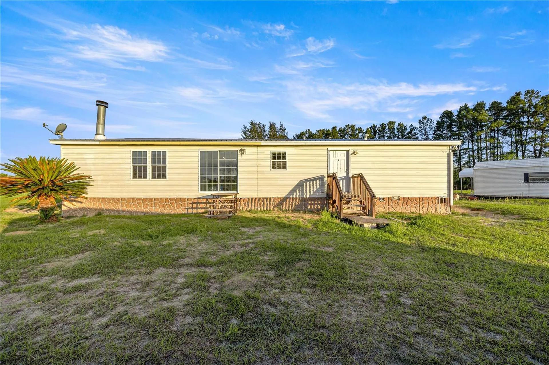 2061 NW 165th Court Road Dunnellon FL 34432