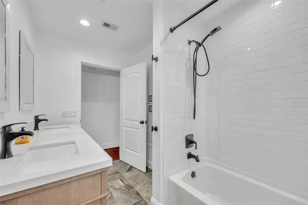 1081 Lake Weldona Drive Orlando FL 32806