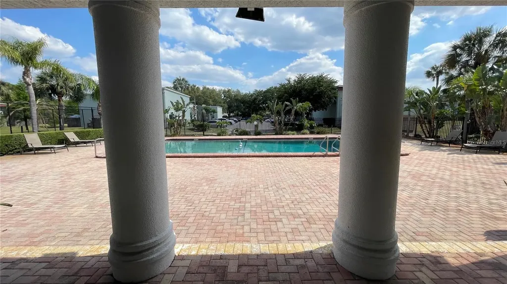 2850 Somerset Park Drive Tampa FL 33613