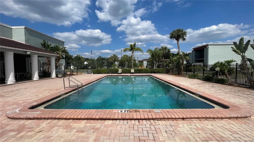 2850 Somerset Park Drive Tampa FL 33613