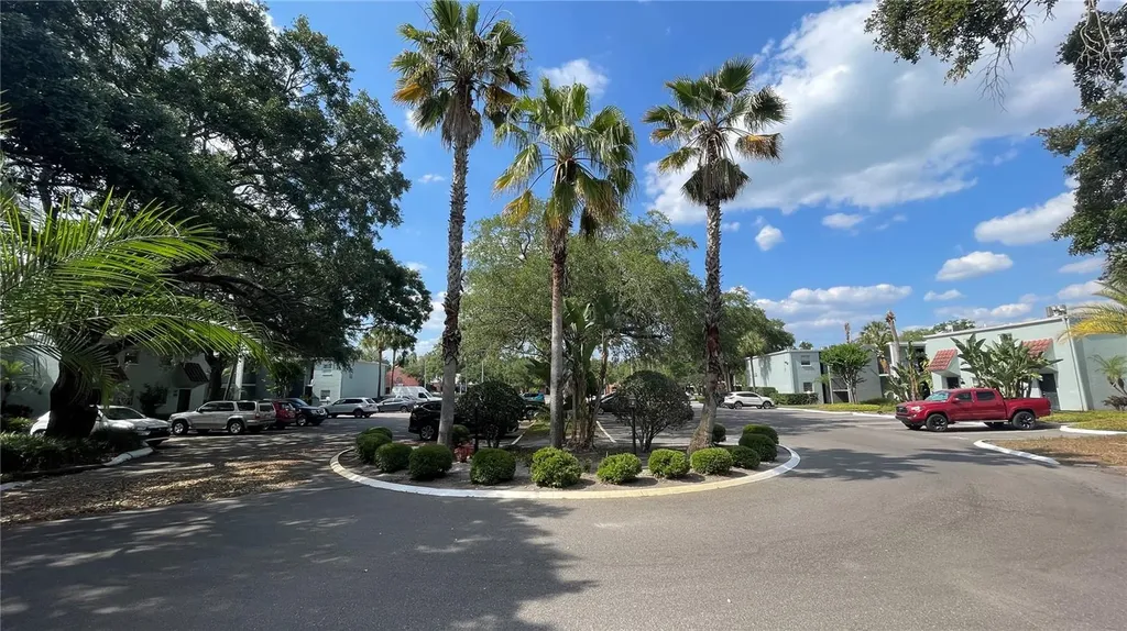 2850 Somerset Park Drive Tampa FL 33613