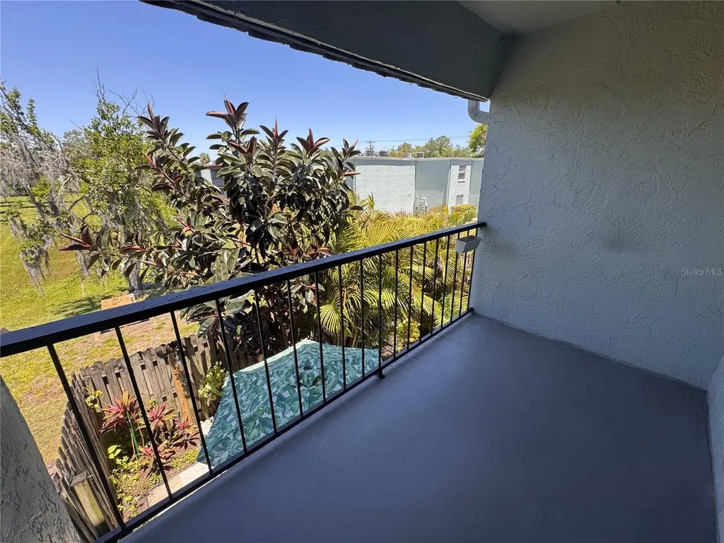 2850 Somerset Park Drive Tampa FL 33613