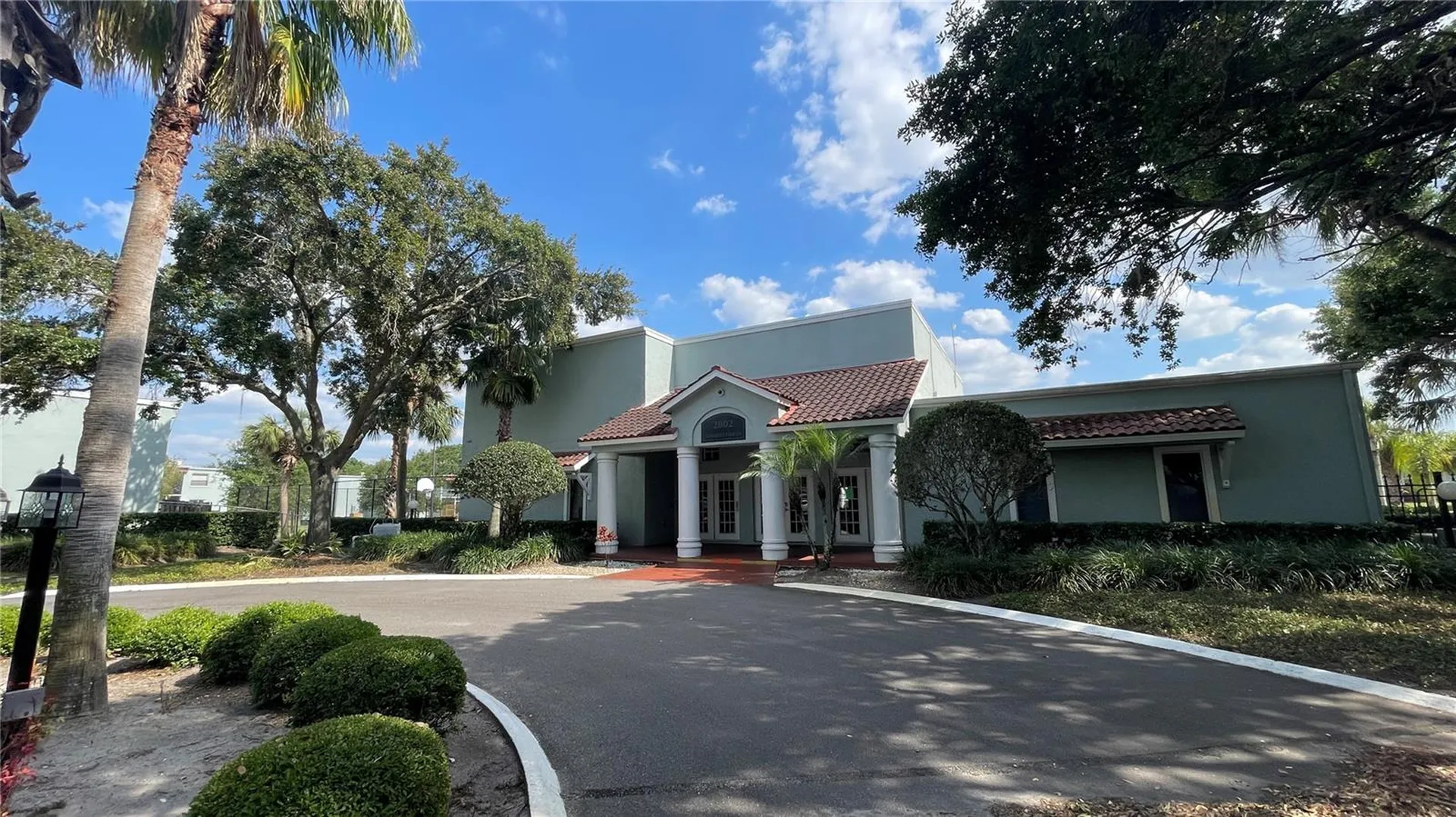 2850 Somerset Park Drive Tampa FL 33613