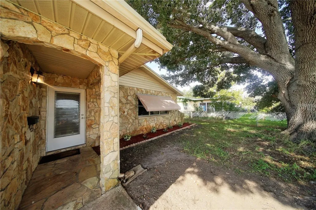 824 62nd Avenue NE St Petersburg FL 33702