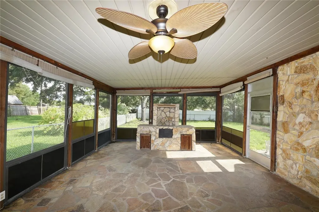 824 62nd Avenue NE St Petersburg FL 33702