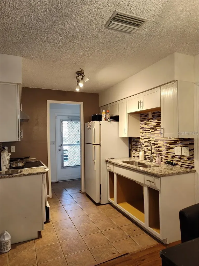 824 62nd Avenue NE St Petersburg FL 33702