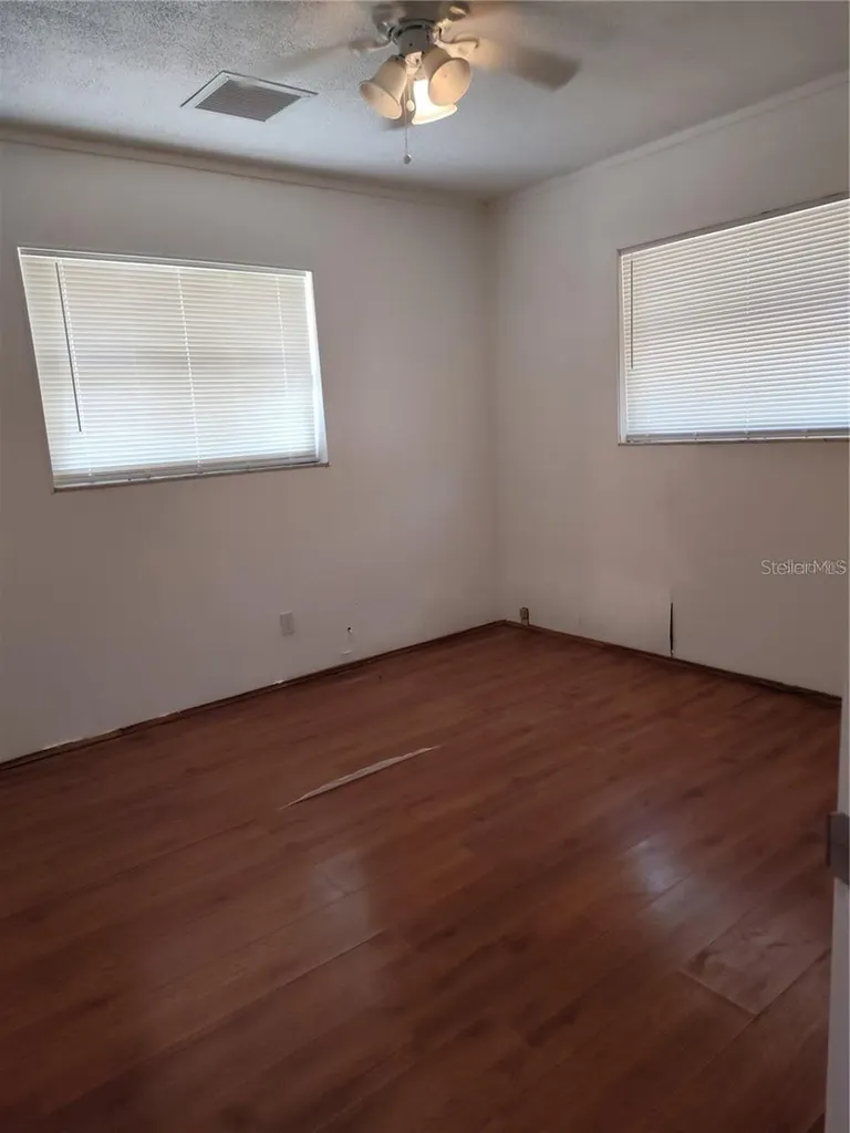 824 62nd Avenue NE St Petersburg FL 33702