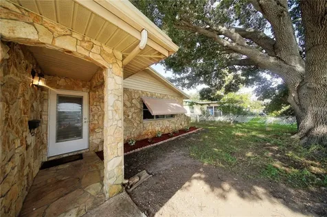 824 62nd Avenue NE St Petersburg FL 33702