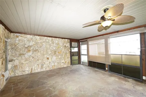 824 62nd Avenue NE St Petersburg FL 33702