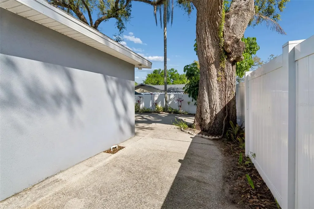 6705 Ralston Beach Circle Tampa FL 33614