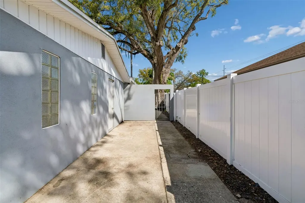 6705 Ralston Beach Circle Tampa FL 33614