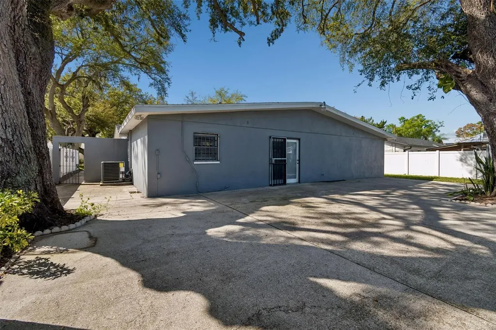 6705 Ralston Beach Circle Tampa FL 33614