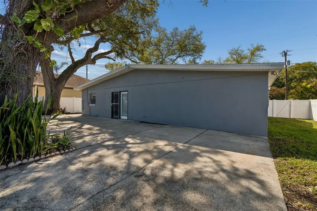 6705 Ralston Beach Circle Tampa FL 33614