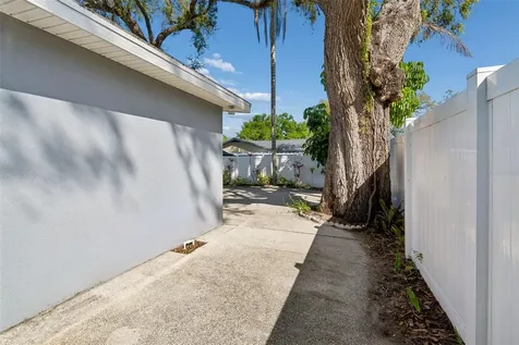 6705 Ralston Beach Circle Tampa FL 33614