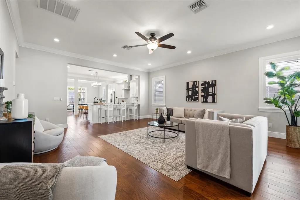445 29th Avenue N St Petersburg FL 33704