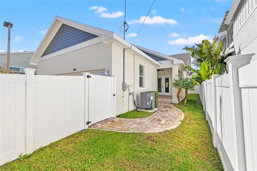 445 29th Avenue N St Petersburg FL 33704